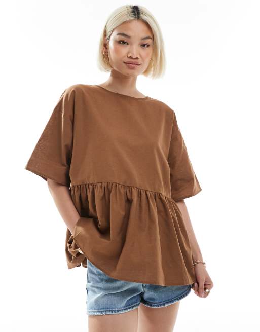 ASOS DESIGN – Brun, smockad topp i oversize, linnemix och peplum-modell med korta ärmar, 3 av 4