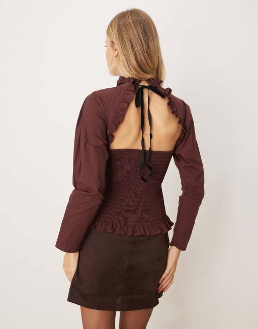 ASOS DESIGN – Brun, smockad topp med långa ärmar och öppen rygg, 2 av 4