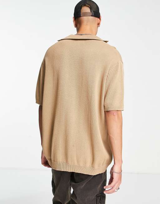 ASOS DESIGN – Brun stickad pikétröja i halvkraftigt material med sprund vid halsen, 2 av 4