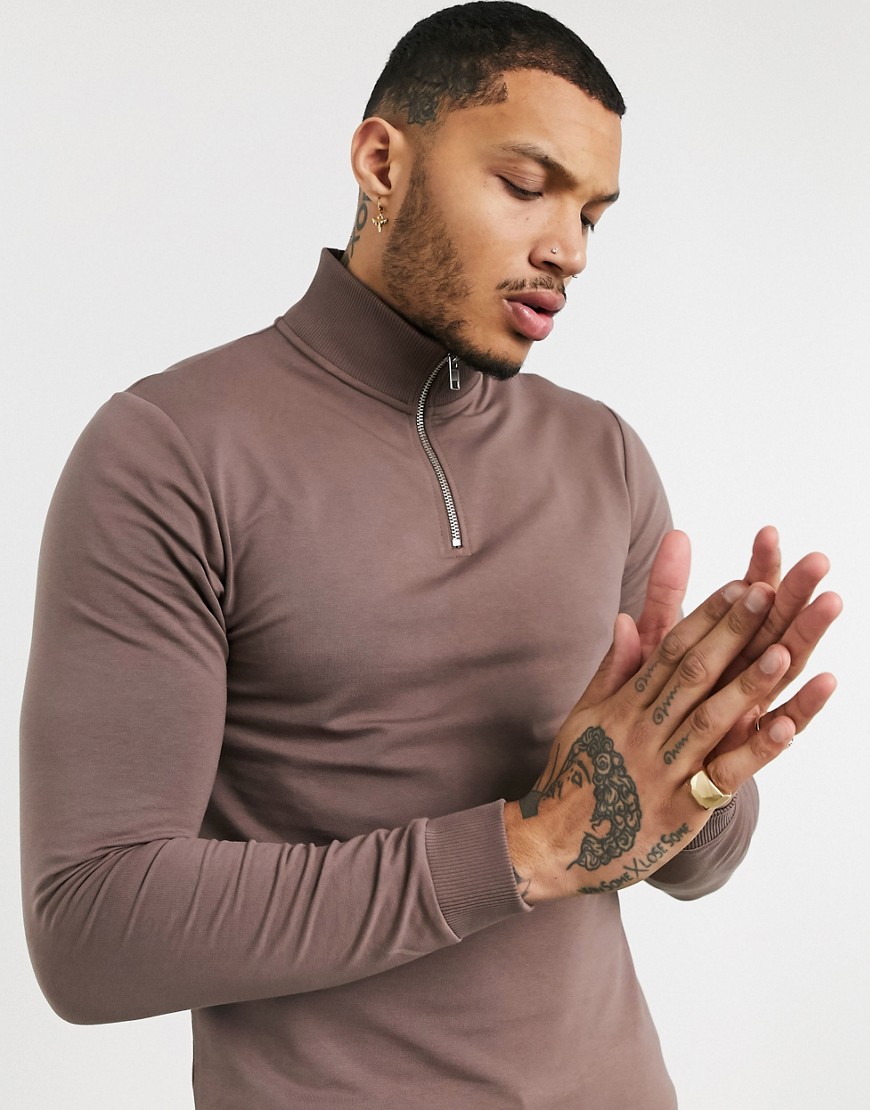 ASOS DESIGN – Brun sweatshirt i muscle-modell med halvlång dragkedja