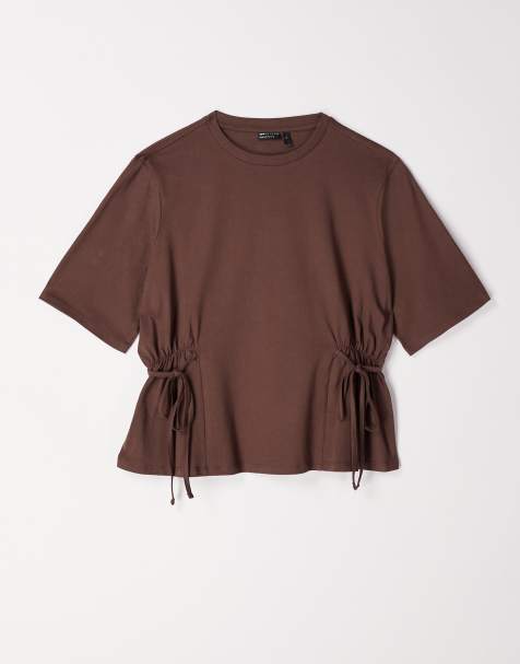 ASOS DESIGN – Brun t-shirt med indraget knytband i sidan - view 1