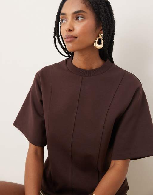 ASOS DESIGN - Brun T-shirt med korte ærmer, interlock-sømme og topsyninger, 4 af 4