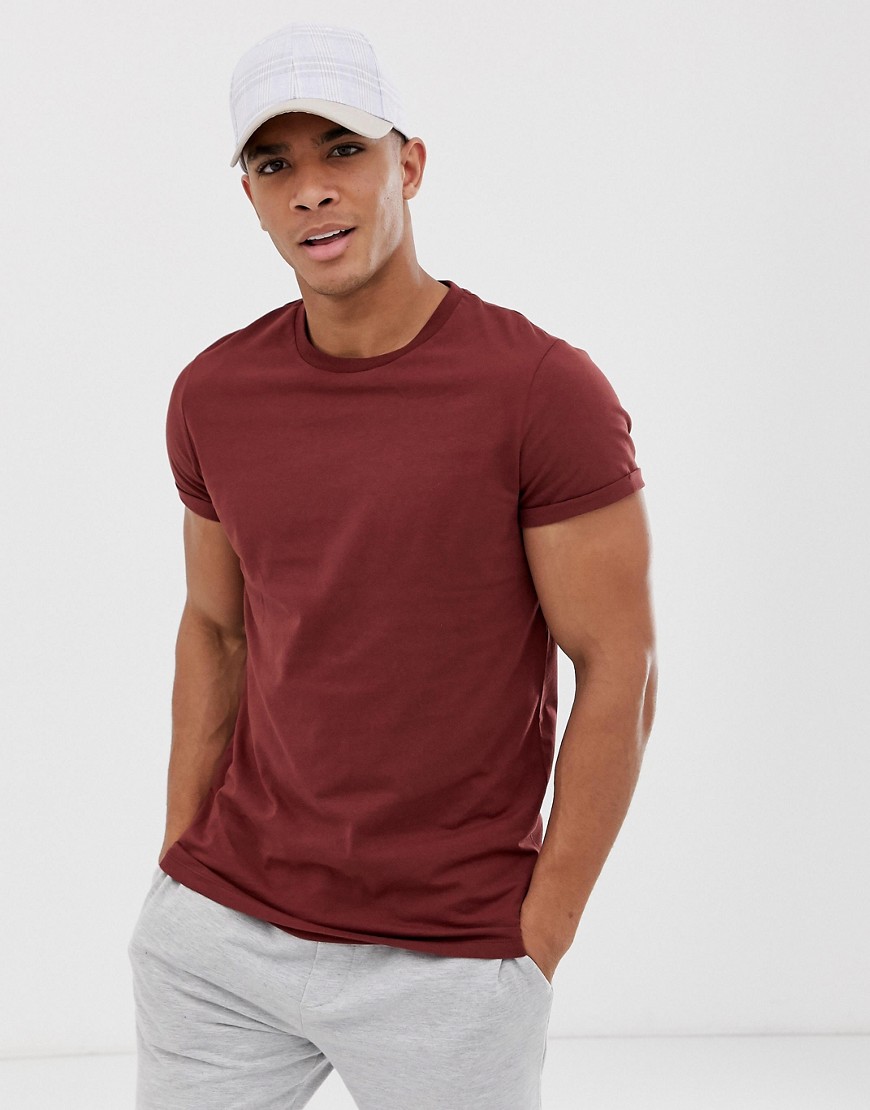 ASOS DESIGN – Brun t-shirt med rund halsringning och rullärm-Röd
