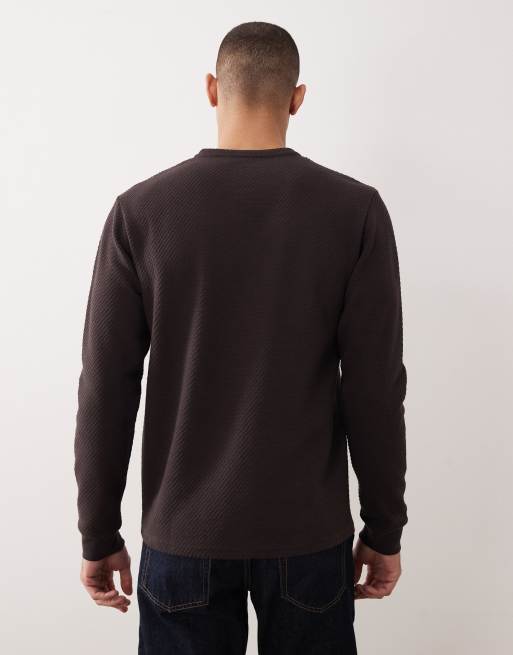 ASOS DESIGN – Brun, texturerad t-shirt med långa ärmar och henley-hals  , 3 av 5