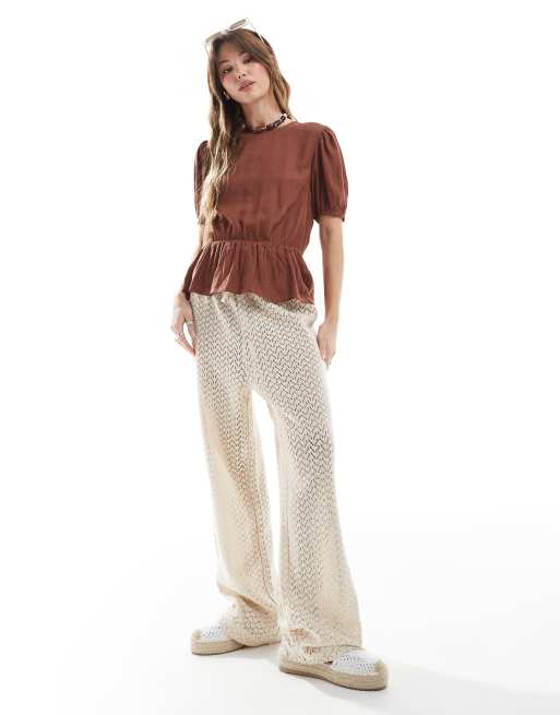 ASOS DESIGN – Brun topp i linneblandning och peplum-modell med puffärmar, 2 av 4