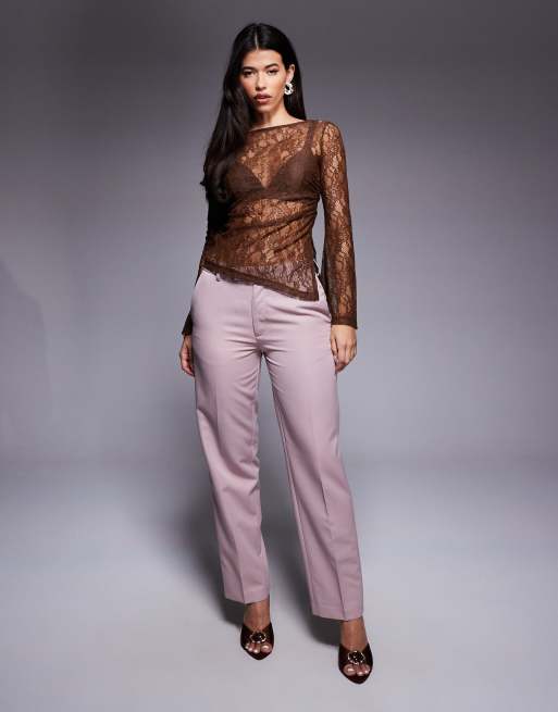 ASOS DESIGN – Brun topp i spets med rynkad sida och asymmetrisk detalj, 2 av 4