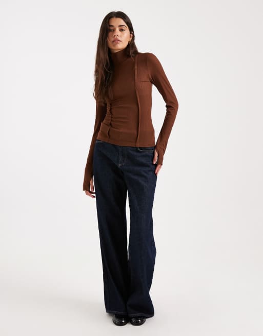 ASOS DESIGN – Brun topp med ståkrage, långa ärmar och synliga sömmar, 2 av 4