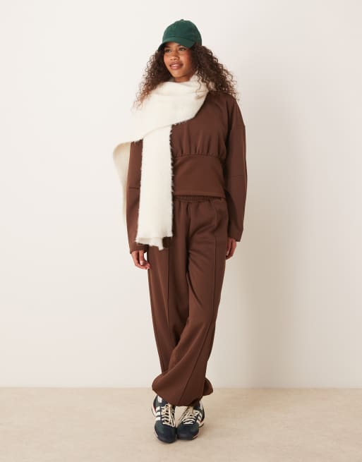 ASOS DESIGN – Brun tröja med extrema ärmar och borstad insida i scubaliknande material, 2 av 4