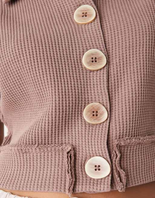 ASOS DESIGN – Brun, tvättad, våfflad skjorta i kort design med knappar, 2 av 4