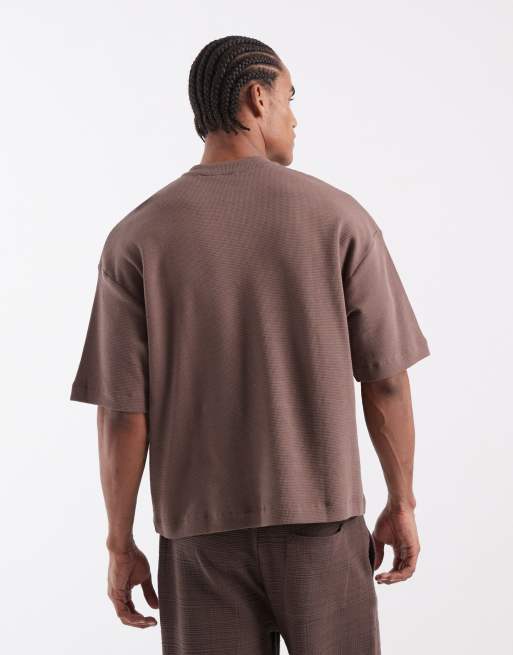 ASOS DESIGN – Brun, våfflad t-shirt i oversize med boxig passform och henleykrage, 3 av 5