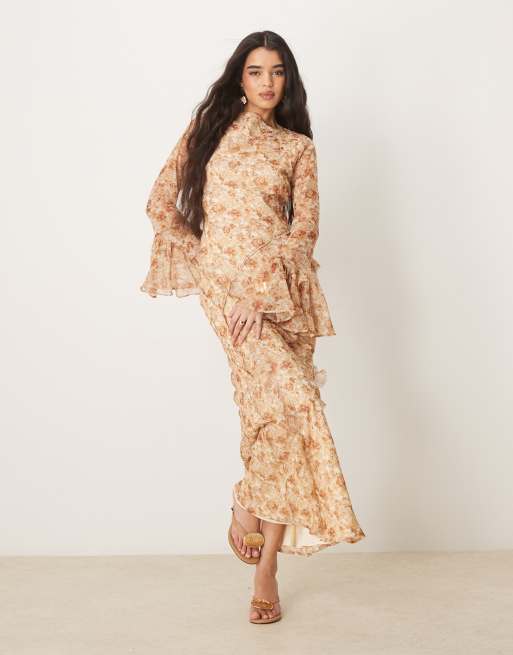 ASOS DESIGN – Brun, vintageblommig maxiklänning med volang och dekorativ söm
