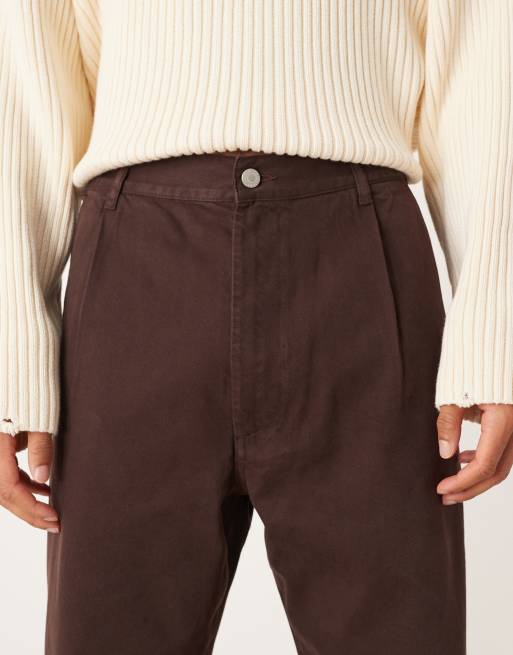 ASOS DESIGN – Bruna, avslappnade, avsmalnande byxor med upprullad fåll, 4 av 5