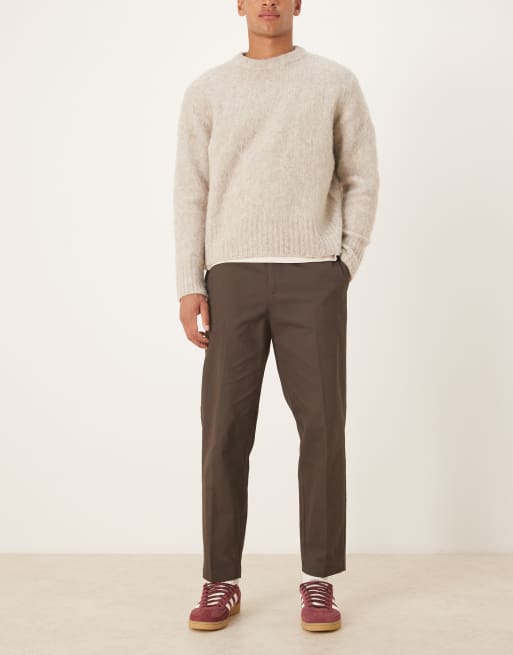ASOS DESIGN – Bruna, avsmalnande byxor i 100% bomull med avslappnad passform, 2 av 5