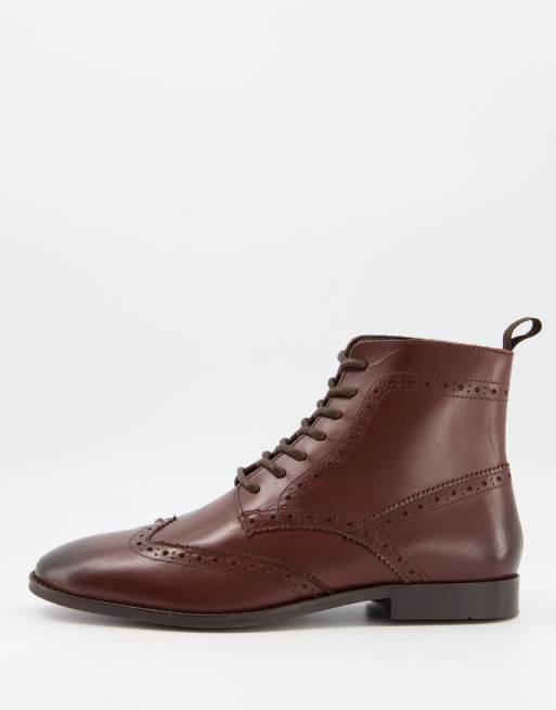 ASOS DESIGN – Bruna brogueboots i läder med svart sula