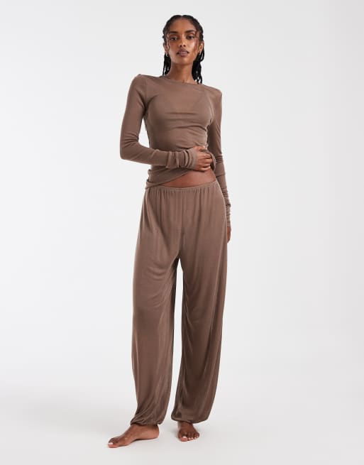ASOS DESIGN – Brunt, halvskirt loungewearset, 3 av 4