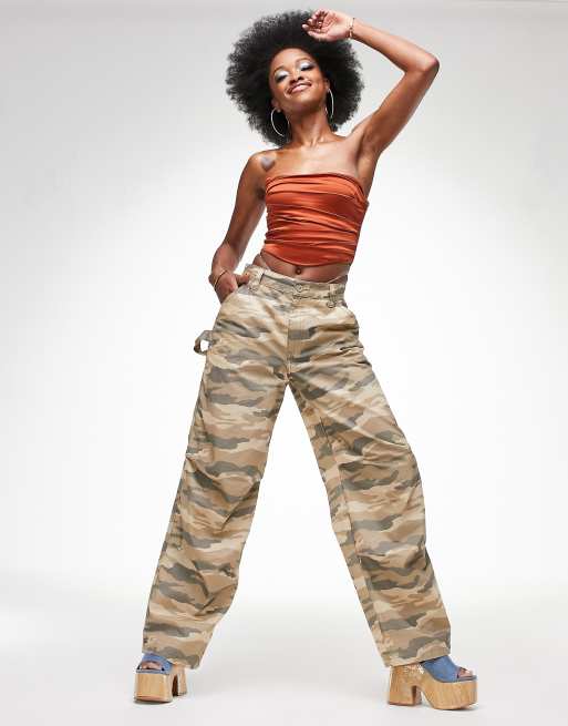 ASOS DESIGN – Bruna, kamouflagemönstrade, slouchy cargobyxor, 4 av 4