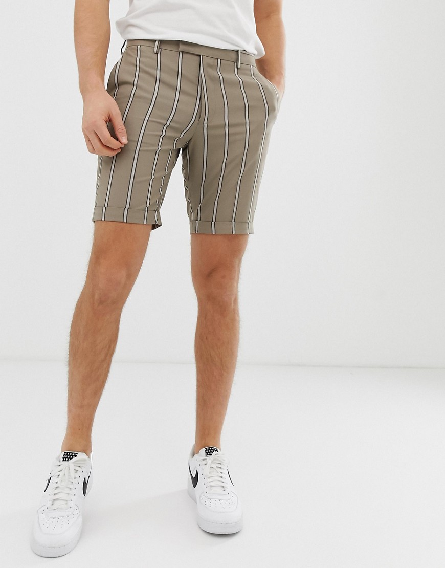 ASOS DESIGN – Bruna randiga shorts med smal passform och uppvikt kant-Grå