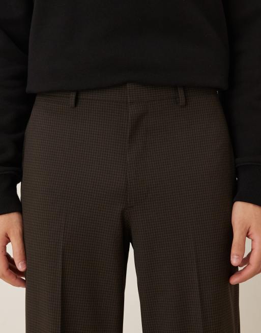 ASOS DESIGN – Bruna, rutiga, avsmalnande och figursydda byxor i oversize, 4 av 5