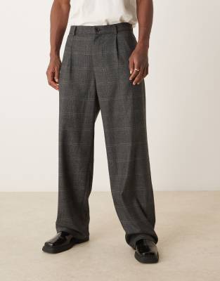 ASOS DESIGN – Bruna, rutiga finbyxor med vida ben och veck framtill - view 1