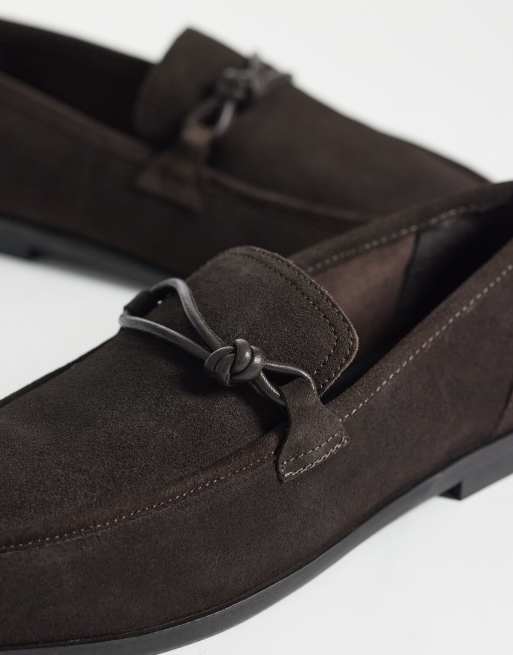 ASOS DESIGN – Bruna, smala loafers i mocka med knut och detalj, 2 av 4