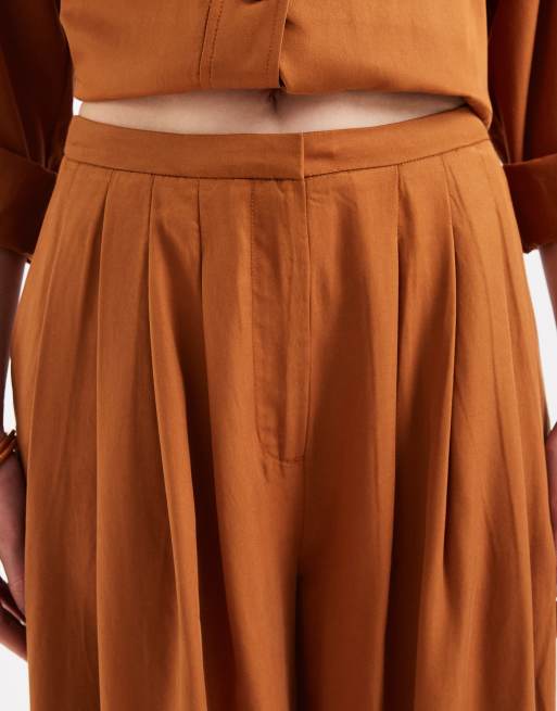 ASOS DESIGN - Brune bløde palazzo-bukser med tre plisseringer og tekstur - Del af sæt, 3 af 4