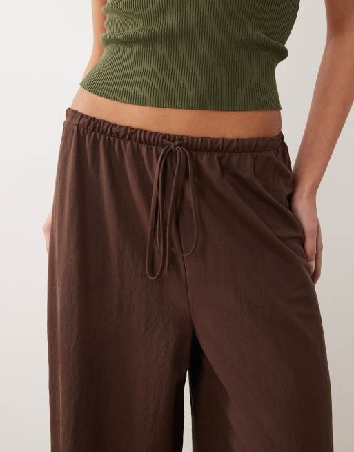 ASOS DESIGN - Brune bukser med brede ben og bindebånd i taljen samt hørlook - Del af sæt, 3 af 5