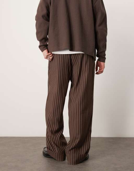 ASOS DESIGN - Brune elegante bukser med vide ben, opsmøgne kanter og striber, 4 af 5