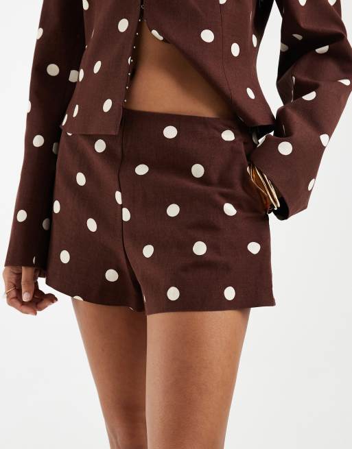 ASOS DESIGN - Brune tætsiddende shorts med høj talje og polkaprikker i hørblanding, 2 af 5