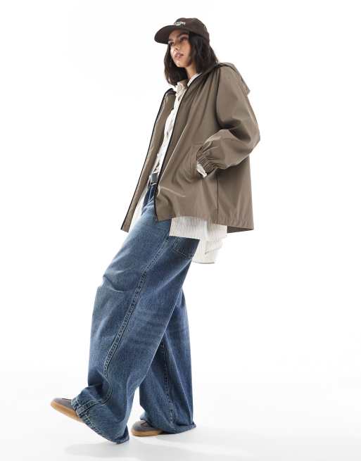 ASOS DESIGN – Brungrå, mellanlång, gummerad regnjacka, 2 av 4