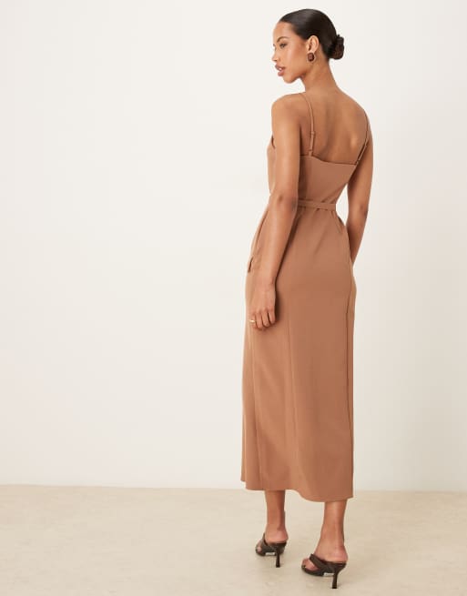 ASOS DESIGN – Brungrå midiklänning med skärp, rak ringning och fickor, 3 av 4