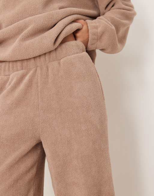 ASOS DESIGN – Brungrå, vida mysbyxor i mikrofleece, 2 av 4