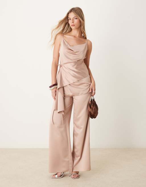 ASOS DESIGN – Brungrått set i satin med omlottopp och byxor