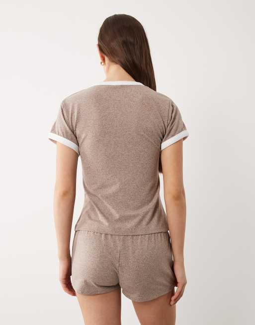 ASOS DESIGN – Brunmelerad pyjamas med liten t-shirt och shorts, 4 av 4