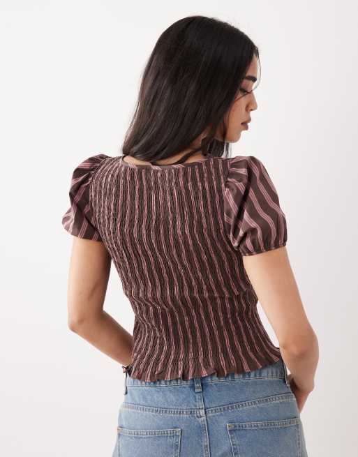 ASOS DESIGN – Brunrandig, smockad topp med puffärmar, 4 av 4