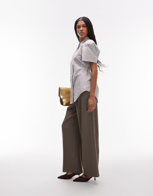 ASOS DESIGN – Brunrutig, kortärmad skjorta med axelvaddar, 2 av 4