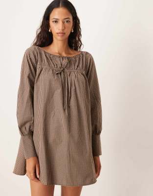 ASOS DESIGN – Brunrutig miniklänning med blusärmar och indragning - view 1