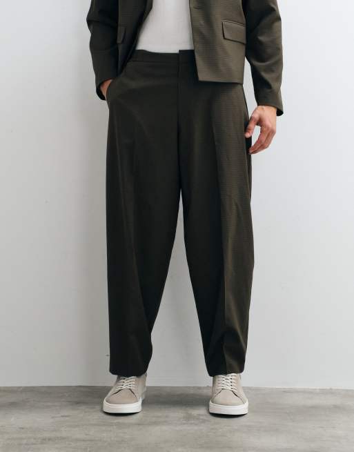 ASOS DESIGN – Brunrutiga kostymbyxor med barrelben, 4 av 5