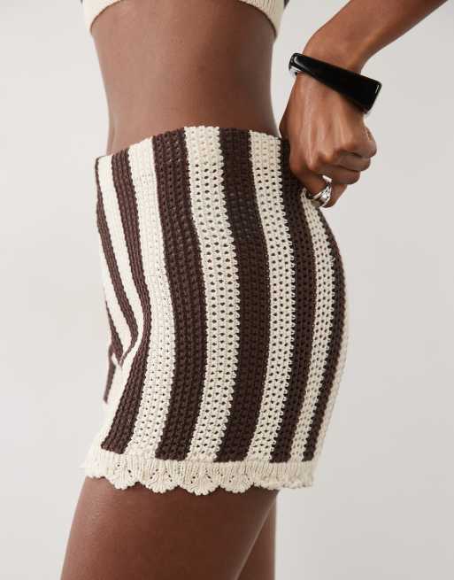 ASOS DESIGN - Brunstribede hæklede shorts - Del af sæt, 4 af 5