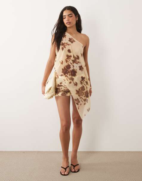 ASOS DESIGN – Brunt, blommigt set i stretchig chiffong med asymmetrisk cape-topp - view 1