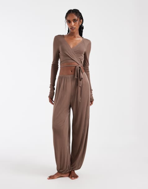 ASOS DESIGN – Brunt, halvskirt loungewearset - view 1