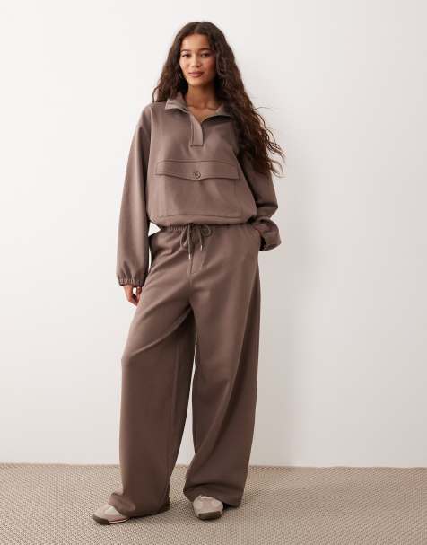 ASOS DESIGN – Brunt set i dubbelstickat tyg med extrem ståkrage - view 1