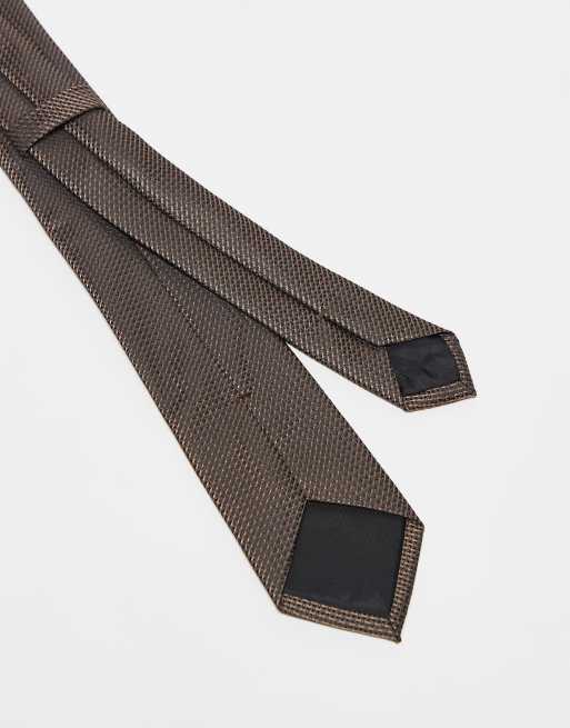 ASOS DESIGN – Brunt set med slips i satin och slipsnål, 2 av 3