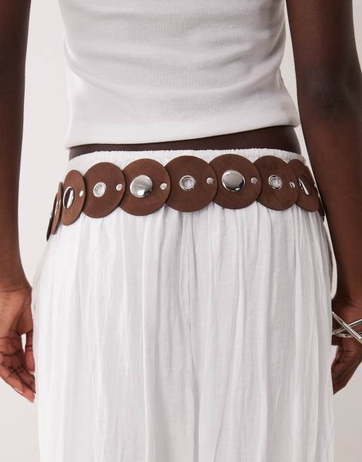 ASOS DESIGN – Brunt skärp med runda runda plattor och silverfärgade metalldetaljer, 3 av 3