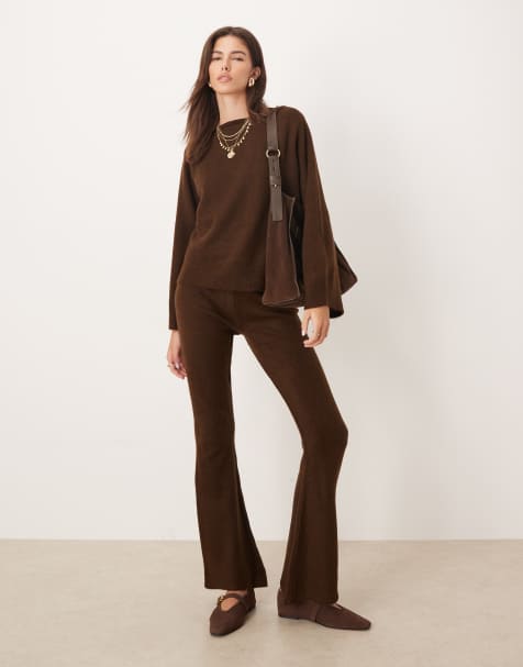 ASOS DESIGN - Brunt sæt med bukser og trøje i fluffy strik - view 1