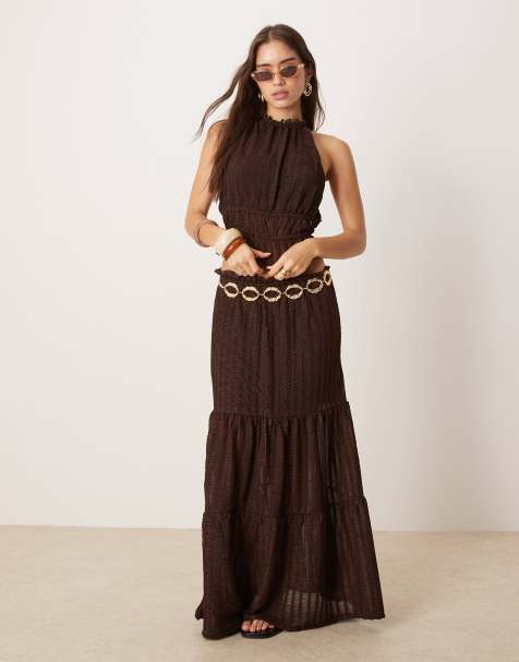 ASOS DESIGN – Brunt, strukturerat set med topp med halterneck och maxikjol - view 1