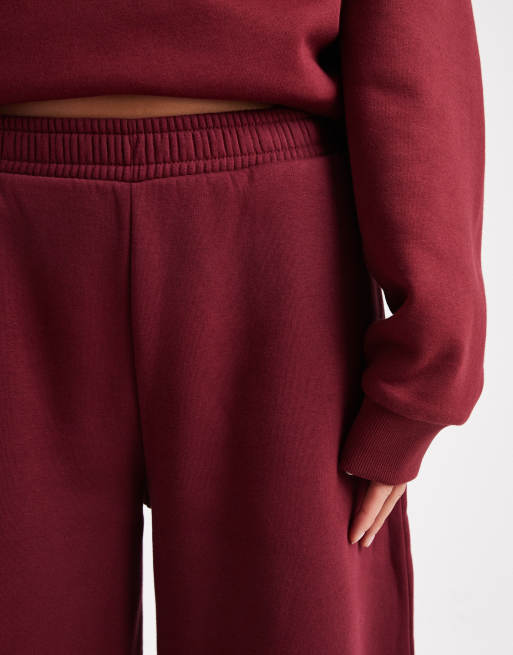 ASOS DESIGN brushback barrel leg brushback trackies in burgundy, 5 of 5