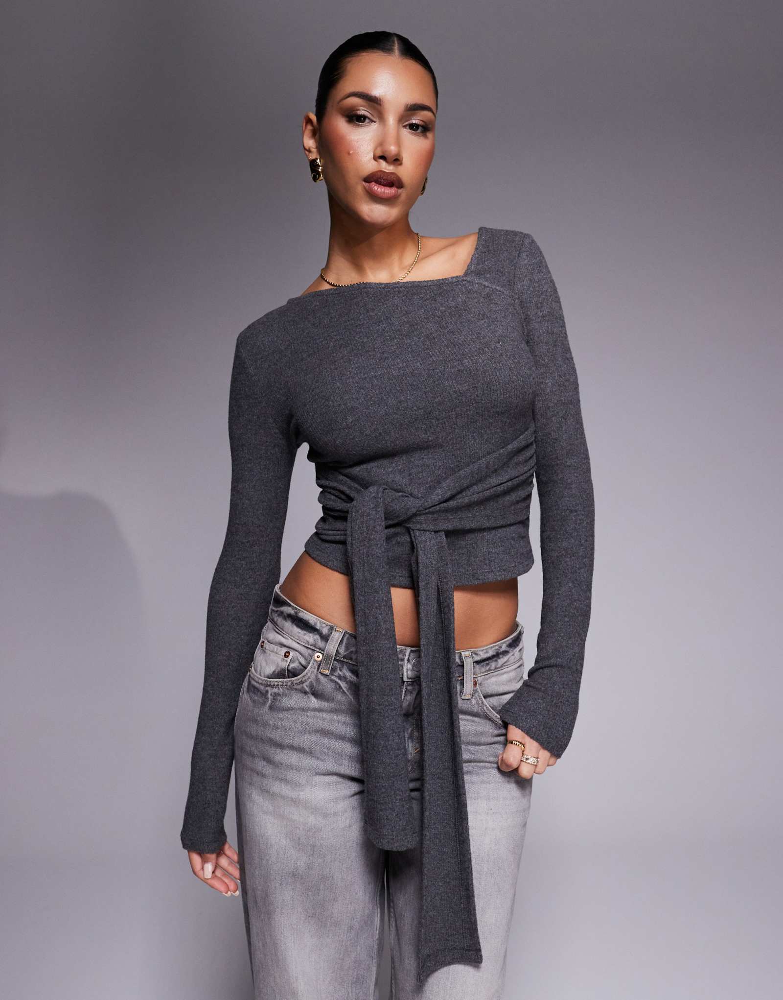 Топ ASOS DESIGN с асимметричным вырезом и длинными рукавами с завязками на талии цвета древесного угля