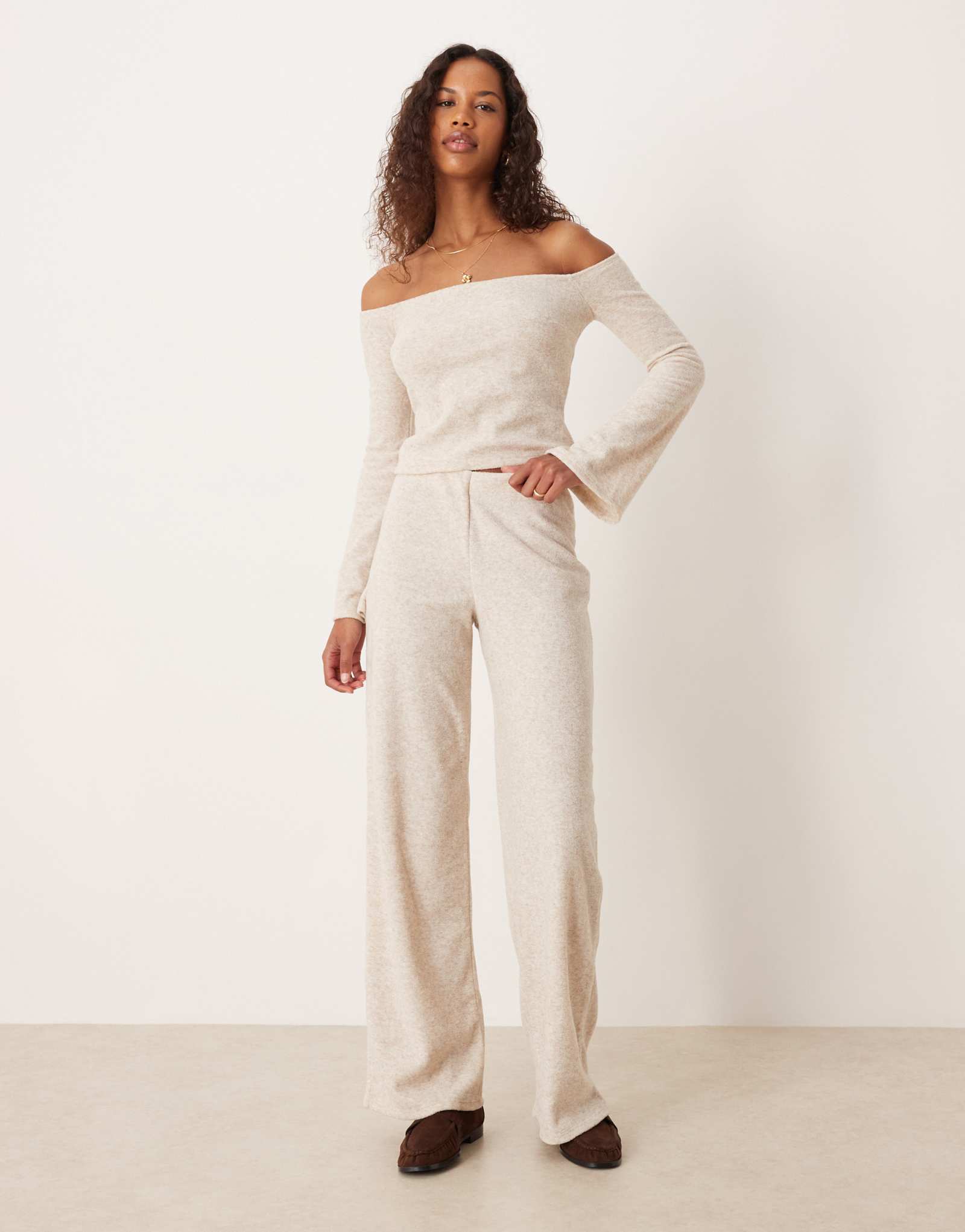 Широкие брюки из матового трикотажа в рубчик от ASOS DESIGN цвета овсянки - часть комплекта