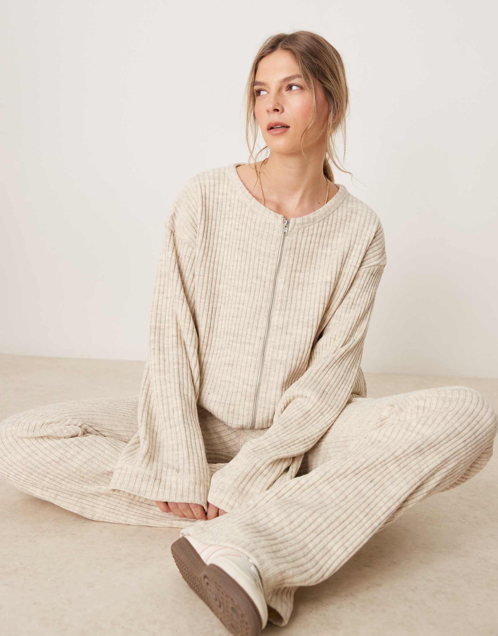 Топ с круглым вырезом в рубчик и застежкой на молнию от ASOS DESIGN цвета экрю - часть комплекта