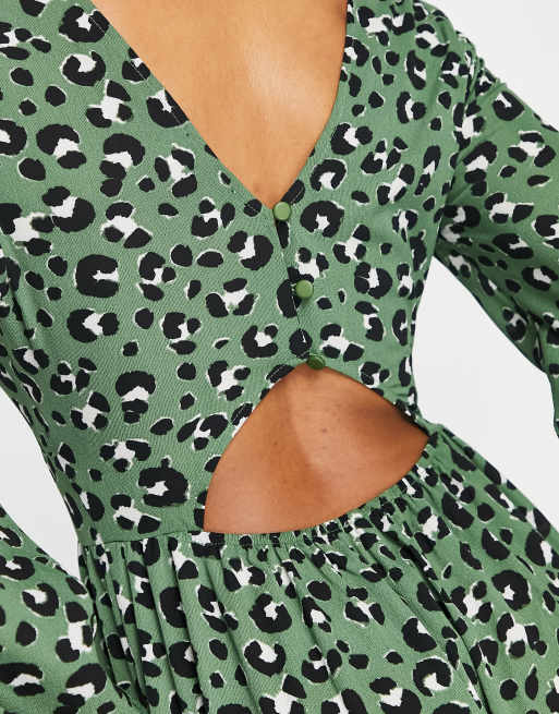 ASOS DESIGN bubble crepe button back long sleeve jumpsuit in leopard print, 3 of 4